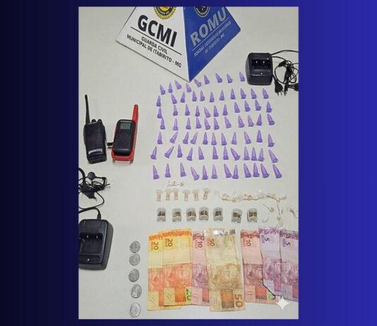 Itabirito: traficante do PA vê a Romu, corre e dispensa bolsa com 77 pinos de cocaína, crack e rádio Itabirito: traficante do PA vê a Romu, corre e dispensa bolsa com 77 pinos de cocaína, crack e rádio