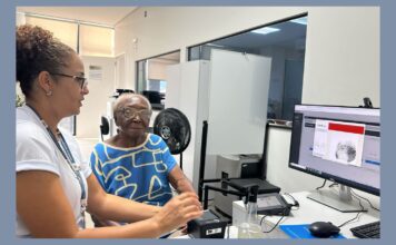 Ephigenia (103 anos) vai ao CAC para ter sua nova identidade e se torna a mais idosa atendida de Itabirito Ephigenia (103 anos) vai ao CAC para ter sua nova identidade e se torna a mais idosa atendida de Itabirito