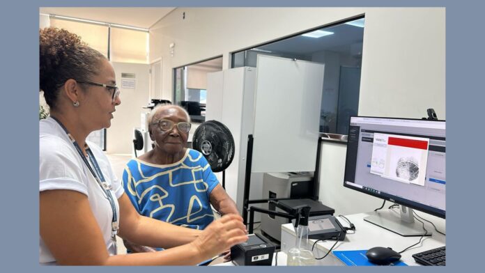 Ephigenia (103 anos) vai ao CAC para ter sua nova identidade e se torna a mais idosa atendida de Itabirito Ephigenia (103 anos) vai ao CAC para ter sua nova identidade e se torna a mais idosa atendida de Itabirito