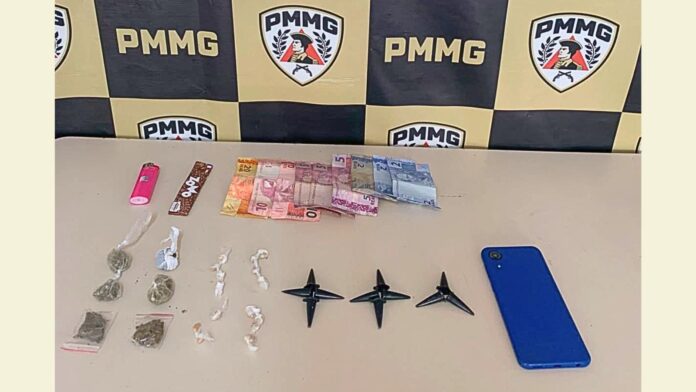 Itabirito: traficante conhecido por 'malocar' drogas e fugir sempre que via a viatura é preso na Vila Gonçalo Itabirito: traficante conhecido por 'malocar' drogas e fugir sempre que via a viatura é preso na Vila Gonçalo
