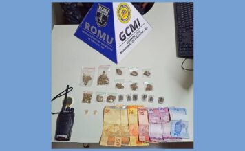 Madrugada deste sábado em Itabirito: traficante corre ao ver a Romu, mas é pego perto do parquinho do PA Madrugada deste sábado em Itabirito: traficante corre ao ver a Romu, mas é pego perto do parquinho do PA