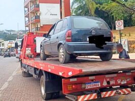 Corsa com licenciamento atrasado é multado e removido pela GCM de Itabirito Corsa com licenciamento atrasado é multado e removido pela GCM de Itabirito