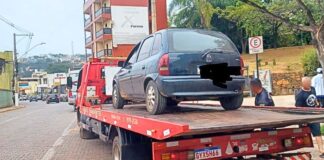 Corsa com licenciamento atrasado é multado e removido pela GCM de Itabirito Corsa com licenciamento atrasado é multado e removido pela GCM de Itabirito