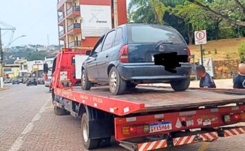 Corsa com licenciamento atrasado é multado e removido pela GCM de Itabirito Corsa com licenciamento atrasado é multado e removido pela GCM de Itabirito