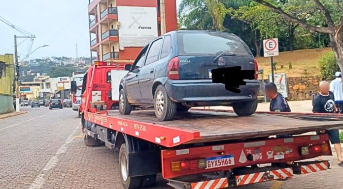 Corsa com licenciamento atrasado é multado e removido pela GCM de Itabirito Corsa com licenciamento atrasado é multado e removido pela GCM de Itabirito