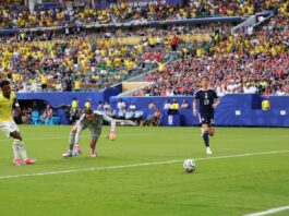Brasil vence a Escócia por 3 a 0, garante liderança do Grupo C e avança na Copa Vini Jr. marca o primeiro gol do Brasil sobre a Escócia • Marc Atkins/Getty Images/Via Fifa