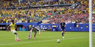Brasil vence a Escócia por 3 a 0, garante liderança do Grupo C e avança na Copa Vini Jr. marca o primeiro gol do Brasil sobre a Escócia • Marc Atkins/Getty Images/Via Fifa
