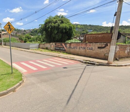 Jovem de 19 anos é atropelada ao atravessar na faixa de pedestres, em Itabirito Carro atropela jovem de 19 anos que atravessava na faixa em Itabirito