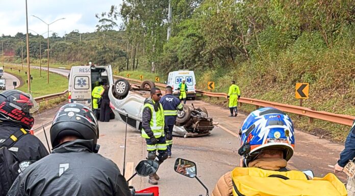 BR-040: motorista perde o controle da direção e capota carro no Jardim Canadá BR-040: motorista perde o controle da direção e capota carro no Jardim Canadá