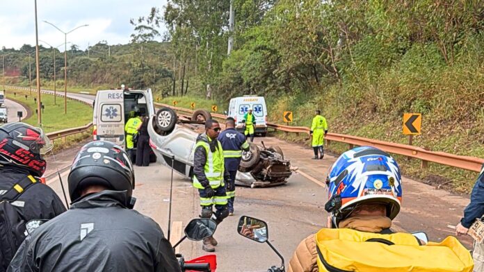 BR-040: motorista perde o controle da direção e capota carro no Jardim Canadá BR-040: motorista perde o controle da direção e capota carro no Jardim Canadá