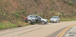 Mariana: vazamento de óleo após acidente entre veículos mobiliza Bombeiros na MG-262 Mariana: vazamento de óleo após acidente entre veículos mobiliza Bombeiros na MG-262