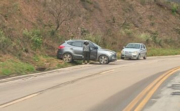 Mariana: vazamento de óleo após acidente entre veículos mobiliza Bombeiros na MG-262 Mariana: vazamento de óleo após acidente entre veículos mobiliza Bombeiros na MG-262