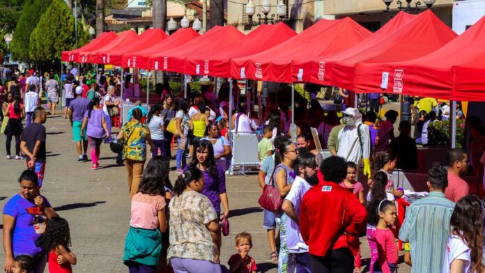 Coca-Cola leva serviços gratuitos, atrações culturais e oportunidades de emprego a Itabirito Coca-Cola leva serviços gratuitos, atrações culturais e oportunidades de emprego a Itabirito