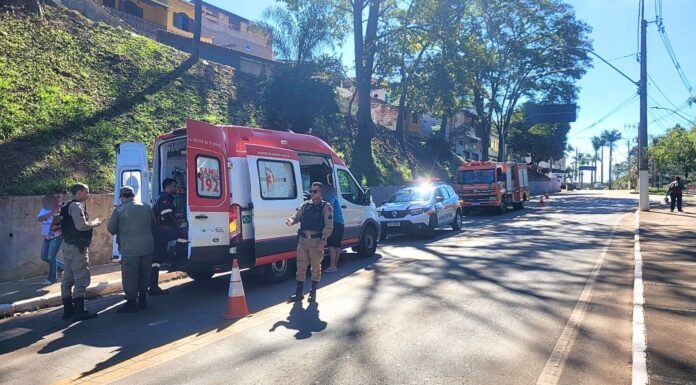 Itabirito: acidente deixa jovem motociclista com suspeita de rompimento de tendão; ao todo, 2 feridos Itabirito: acidente deixa jovem motociclista com suspeita de rompimento de tendão; ao todo, 2 feridos
