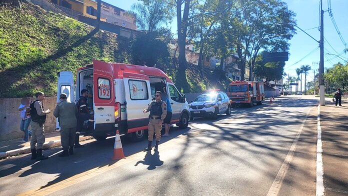 Itabirito: acidente deixa jovem motociclista com suspeita de rompimento de tendão; ao todo, 2 feridos Itabirito: acidente deixa jovem motociclista com suspeita de rompimento de tendão; ao todo, 2 feridos