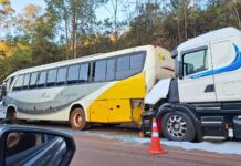 Batida entre carreta, ônibus e caminhão deixa ferido na BR-040 Batida entre carreta. ônibus e caminhão deixa ferido na BR-040