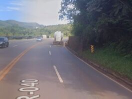 BR-040, Itabirito: batida entre ônibus e carro deixa ferido perto da Celinha BR-040, Itabirito: batida entre ônibus e carro deixa ferido perto da Celinha