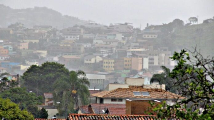 Defesa Civil alerta para risco de chuva intensa, granizo e ventos fortes em Itabirito