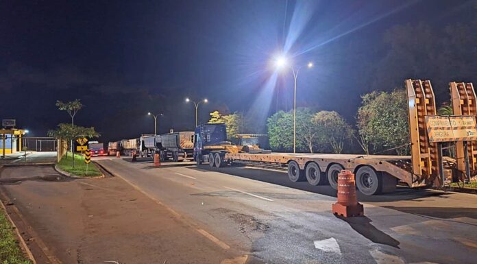 BR-356, Barreira de Itabirito: PMRv retém 7 veículos de carga e flagra motorista dirigindo há quase 24 horas BR-356, Barreira de Itabirito: PMRv retém 7 veículos de carga e flagra motorista dirigindo há quase 24 horas