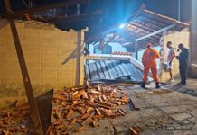 Trator desgovernado derruba muro e parte de telhado após invadir casa em Belo Horizonte Trator desgovernado derruba muro e parte de telhado após invadir casa em Belo Horizonte
