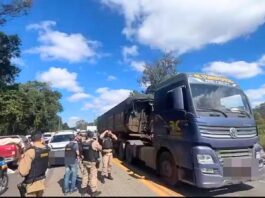 BR-040: família é feita refém e criminosos fogem após perseguição e troca de tiros com a polícia; VÍDEO BR-040: família é feita refém e criminosos fogem após perseguição e troca de tiros com a polícia