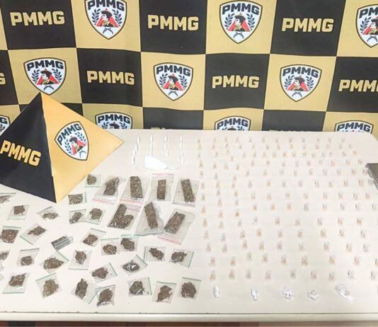 Itabirito: adolescente é pego com 168 pedras de crack, cocaína e maconha no Padre Adelmo Itabirito: adolescente é pego com 168 pedras de crack, cocaína e maconha no Padre Adelmo