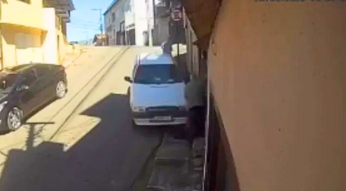 2 idosos ficam feridos após serem atropelados por carro em Mariana; VEJA VÍDEO 2 idosos ficam feridos após serem atropelados por carro em Mariana; VEJA VÍDEO