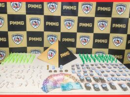 PM apreende 148 pedras de crack, 95 pinos de cocaína e 61 buchas de maconha em Itabirito; 1 preso PM apreende 148 pedras de crack, 95 pinos de cocaína e 61 buchas de maconha em Itabirito; 1 preso