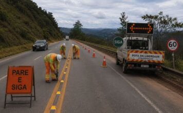BR-356: Rota da Liberdade divulga programação de obras e manutenção nas rodovias da região Motoristas devem redobrar a atenção durante obras na Serra da Santa. Foto Ilustrativa feita pelo Radar Geral com Inteligência Artificial