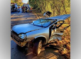 Choque entre carros deixa 1 morto e 5 feridos na MGC-135 Choque entre carros deixa 1 morto e 5 feridos na MGC-135