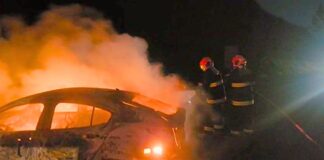 Itabirito: Land Rover pega fogo na BR-040, chamas atingem Fiat Fastback, e Brigada é acionada; VÍDEO Itabirito: Land Rover pega fogo na BR-040, chamas atingem Fiat Fastback, e Brigada é acionada; VÍDEO