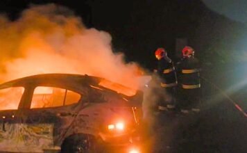 Itabirito: Land Rover pega fogo na BR-040, chamas atingem Fiat Fastback, e Brigada é acionada; VÍDEO Itabirito: Land Rover pega fogo na BR-040, chamas atingem Fiat Fastback, e Brigada é acionada; VÍDEO