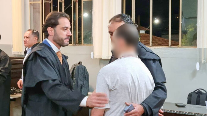 Itabirito: júri absolve acusado de golpear com canivete o namorado da ex e causar grave lesão intestinal; MP recorre