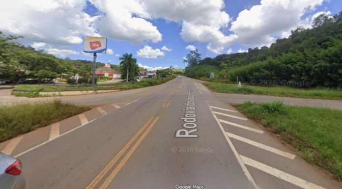 Próximo ao Laticínios Ita, em Itabirito, motociclista fica ferida após colisão com carro Próximo ao Laticínios Ita, em Itabirito, motociclista fica ferida após colisão com carro