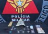Tenta fugir pelo telhado do vizinho, mas acaba preso com comparsa, drogas e arma em Mariana Tenta fugir pelo telhado do vizinho, mas acaba preso com comparsa, drogas e arma em Mariana