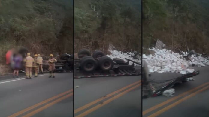 Duas vítimas fatais em capotamento de caminhão na BR-356, em Mariana. Foto - Reprodução.