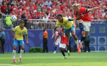 Fim do sonho: Brasil cai para a Noruega e dá adeus à Copa do Mundo Haaland sobe livre na área e marca o primeiro gol da Noruega sobre o Brasil. Foto: Al Bello/Getty Images