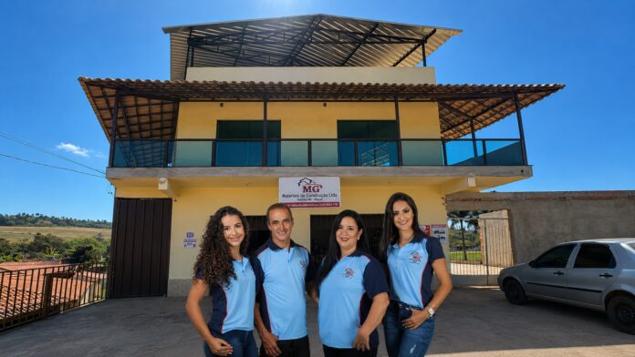 Mariane, Miguel, Margareth e Mara Luana, família unida que conduz a MG Materiais de Construção. Foto - divulgação. Mariane, Miguel, Margareth e Mara Luana, família unida que conduz a MG Materiais de Construção. Foto - divulgação.