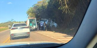 Itabirito: motorista perde o controle de caminhão cai em barranco na BR-356, próximo ao Laticínios ITA Itabirito: motorista perde o controle de caminhão cai em barranco na BR-356, próximo ao Laticínios ITA