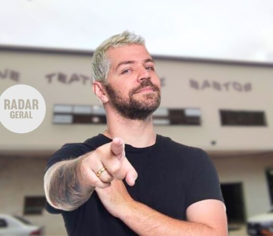Humorista Victor Sarro apresenta espetáculo “O Rei da Quinta Série” em Itabirito Humorista Victor Sarro apresenta espetáculo "O Rei da Quinta Série" em Itabirito