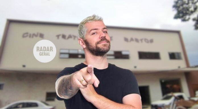Humorista Victor Sarro apresenta espetáculo “O Rei da Quinta Série” em Itabirito Humorista Victor Sarro apresenta espetáculo "O Rei da Quinta Série" em Itabirito