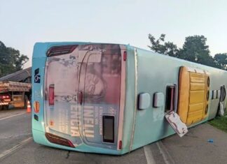 Motorista ameaçou tombar ônibus ou passou mal? Investigação apura acidente na BR-040 Motorista ameaçou tombar ônibus ou passou mal? Investigação apura acidente na BR-040