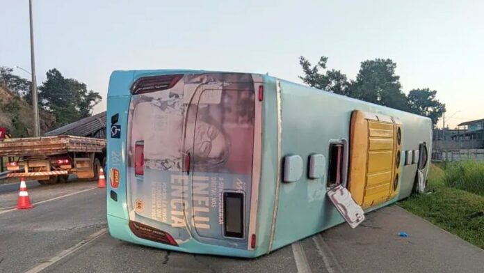 Motorista ameaçou tombar ônibus ou passou mal? Investigação apura acidente na BR-040 Motorista ameaçou tombar ônibus ou passou mal? Investigação apura acidente na BR-040