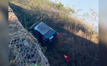 BR-356: mulher perde controle da direção e carro e cai em ribanceira na Serra da Santa, em Itabirito BR-356: mulher perde controle da direção e carro e cai em ribanceira na Serra da Santa, em Itabirito