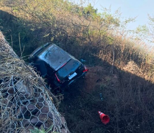 BR-356: mulher perde controle da direção e carro e cai em ribanceira na Serra da Santa, em Itabirito BR-356: mulher perde controle da direção e carro e cai em ribanceira na Serra da Santa, em Itabirito