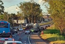 BR-040: motociclista fica ferido após colisão com carreta no Jardim Canadá BR-040: motociclista fica ferido após colisão com carreta no Jardim Canadá