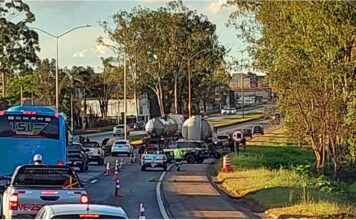BR-040: motociclista fica ferido após colisão com carreta no Jardim Canadá BR-040: motociclista fica ferido após colisão com carreta no Jardim Canadá