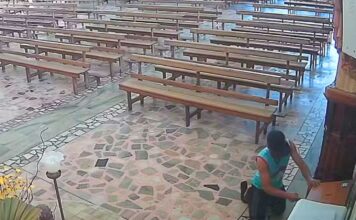 Após fingir oração, homem abre caixa e furta donativos de igreja em Minas Gerais; VEJA VÍDEO Após fingir oração, homem abre caixa e furta donativos de igreja em Minas Gerais; VEJA VÍDEO