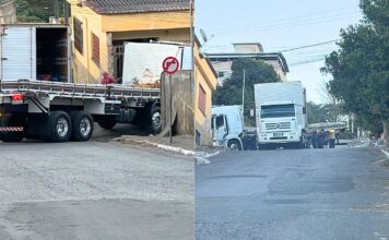 Itabirito: ao tentar realizar manobra, caminhão fica preso em esquina do Funcionários Itabirito: ao tentar realizar manobra, caminhão fica preso em esquina do Funcionários
