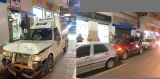 Itabirito: condutor de 17 anos provoca engavetamento entre 3 veículos da Fiat após momento de desatenção Itabirito: condutor de 17 anos provoca engavetamento entre 3 veículos da Fiat após momento de desatenção
